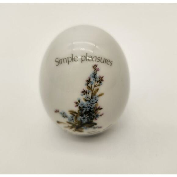 Holly Hobbie Vintage Porcelain Egg "Simple Pleasures Are The Sweetest" Signed‎ - Picture 4 of 7